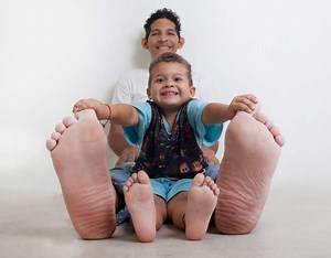 This man has the LARGEST FEET on planet