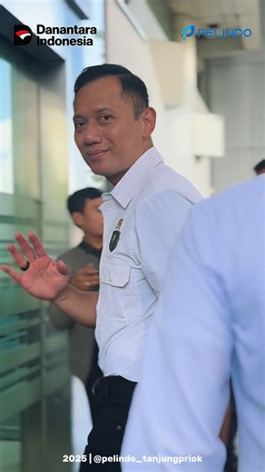 Pelindo Regional 2 Tanjung Priok on Instagram: "Halo #Portizen 🫶🏻 Senin, 22 Desember 2025, Menko Bidang Infrastruktur dan Pengembangan Wilayah melakukan kunjungan kerja ke Pelabuhan Tanjung Priok untuk meninjau kesiapan layanan Natal 2025 dan Tahun Baru 2026. Kunjungan dimulai dari area Integrated Planning & Control hingga Terminal Penumpang Nusantara Pura Tanjung Priok, memastikan seluruh fasilitas dan layanan berjalan optimal bagi pengguna jasa. Pelindo Regional 2 Tanjung Priok turut hadir d