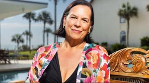 'Glam-ma' makeover craze sees older ladies take center stage