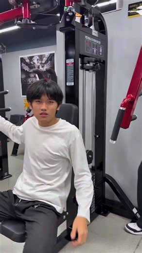 我承认这个动作有点难度！_#体育生_#田径_#健身_#短跑_#健身房_原创@我只有一个香