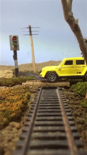 TRAIN VS JEEP HAZARD 🚂 💥 🚙