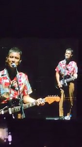 Pare Ko LIVE at the Eraserheads concert!!! Sing with us!!! Di ba, _________, nagmukha akong tanga!!! The gigantic venue was packed!!!!! The Philippines loves you Eraserheads!!! Are they the Beatles of the Philippines??? #wheninmanila #eraserheads #eheads #hulingelbimbo #pareko | When In Manila