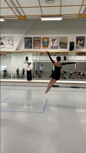 class with Isabelle Guerin🖤 guess which one of us knew the exercise