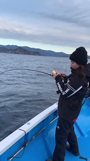 青物とのやりとりはアドレナリン出る🧠🔥#釣り #釣りガール #海釣り #ジギング #fishing #魚 #BOZLES