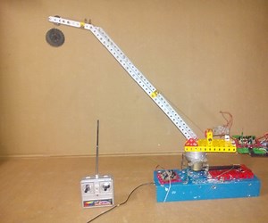 REMOTE CONTROL MOVING CRANE