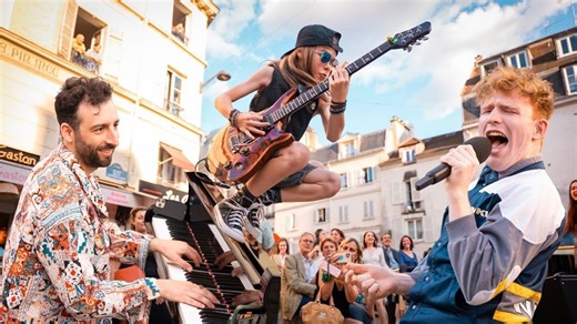 Surprise Flashmob Performance of Queen’s 'Bohemian Rhapsody' Stops Parisians in Their Tracks