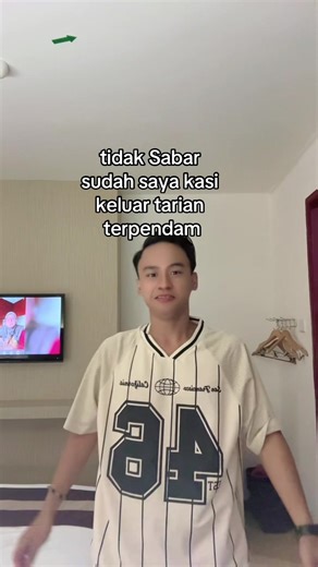 TITING (@tinting_12)’s videos with original sound - N E L L - dyeneley