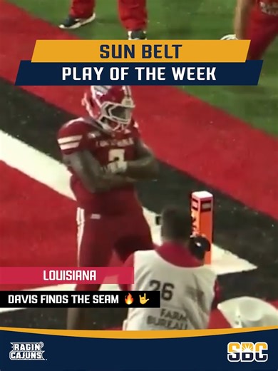𝗙𝗜𝗧 𝗧𝗛𝗘 𝗕𝗜𝗟𝗟. Bill Davis finds the seam on a career-high 132-yard rushing day for Louisiana Ragin’ Cajuns Football. ☀️🏈 | Sun Belt Conference