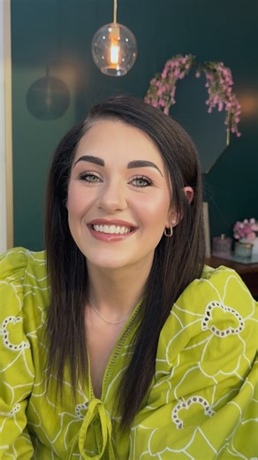 Ek kom deel sommer net bietjie my hart met julle! 🤍 Gaan loer gerus op my Facebook page na deel 1 en 2 van hierdie make-up look. Dit is ‘n lekker en maklike makeup tutorial met amazing produkte ✨ . @tonality.makeup . #sharingmyheart #2026 #imback #newyear #makeupwithpurpose | WV Make-up Artistry