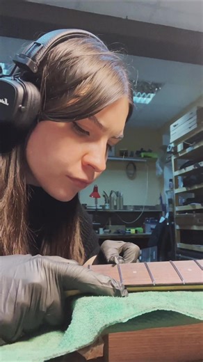 Restoring an Old Ibanez Guitar - Guitar Refretting Process