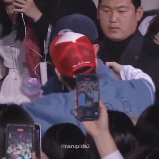 Fanboy Moments: Taehyun and MOA Interaction 🤩🎵