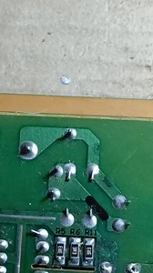 Tutorial on opening an adapter capacitor #receiver #adapter #capacitor #skills #fyp | elektronik