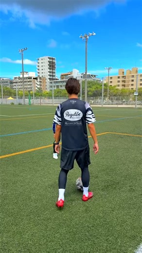Takuya⚽️REGATEドリブル塾 on Instagram: "DOUBLE PULL PUSH💥Tutorial ⁡ 両足プルプッシュ💥やり方 ⁡ @regate_takuya ⁡ #football #soccer #footballskills #soccerskills #レガテドリブル塾 #REGATEドリブル塾 #ドリブル塾 #サッカー #ドリブル #サッカースクール #サッカーコーチ"