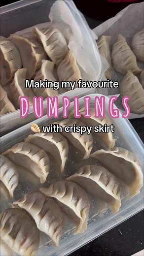 If there’s 🥟 dumplings wrapper job, i will be applying. Its so satisfying. This recipe is definitely a keeper. SAVE it for ur next dumpling wrapping session and you’re welcome! - 350g of mixed minced meat 300g minced prawns (about 500g unpeeled prawns) -3 tbsp light soy sauce -1/2 tsp sugar -1/2 tsp salt -2 tbsp Shao xing wine -1 tbsp grated ginger -100ml water (can be lesser) -1 tbsp sesame oil -30g spring onion -150g chives Mix everything except for the last 3 ingredients well, then add them 
