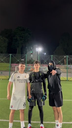 Calde&Zulu on Instagram: "Siga al @mati_jara_arango si eres seguidor y quieres patear, escríbenos al dm #contenido #reel #retosfutbol #futból #cantantes"