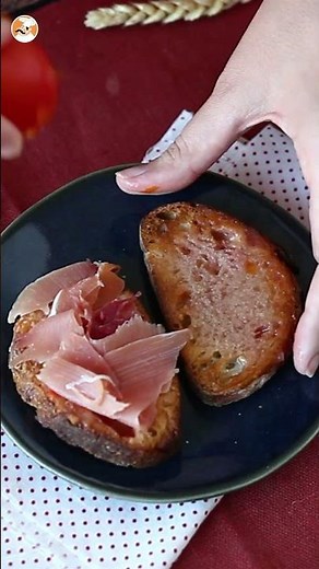 Bruschetta con prosciutto crudo e pomodoro: l’antipasto veloce che piace sempre!