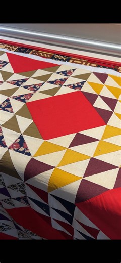 Cathy found this quilt top on Etsy for about $100 and just couldn't resist. I seriously love quilting her projects, and I'll be showing three or four more of her quilts in the next few posts. Some of Cathy's quilts are even up for sale-go check them out at @SpencerManon They're so AMAZING✨ Maker: Cathy P. Quilt Pattern: Ocean Waves Panto: Rippled Flowers Thread: Perma Core Camel #longarmquilting #longarmquilter #vintagequilt #quilting #sewing