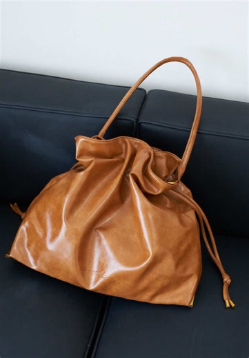 If my husband asks… no, he didn’t see me here shopping for bags 🫣 Pssst, check showcase kami & add to cart now! 🛒 #ftimber #trending #funny #fyp #foryou