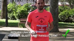 Cursa Bombers per a Dummies #3: Avui us donem un dels consells més importants per la Cursa: la tècnica adequada per beure aigua en got. Recorda que has de reduir la velocitat quan t’acostis a la taula, agafar el got amb cura i fer servir la tècnica de la pinça per dosificar l’aigua que beus. Aquest any, trobareu un avituallament al km 4,1; un al km 7,2 i un a l’arribada. Els dos avituallaments del recorregut, seran amb got, un sistema que l’Ajuntament de Barcelona vol implementar en les seves cu