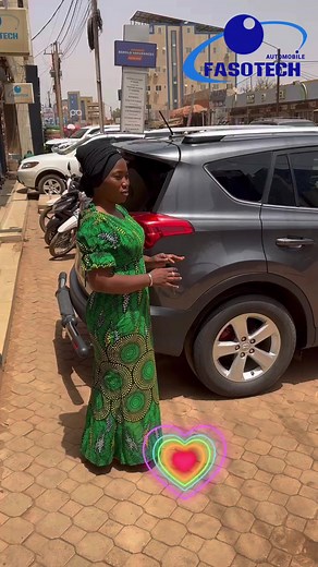 Toyota RAV4 2014-2015 XLE livré à Mme Ilboudo. Plus d'informations sur WhatsApp 73737354 | Fasotech Automobile