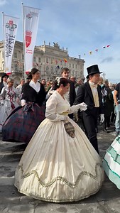 Trieste basked in fleeting sunshine this Sunday as the the city brought imperial-era elegance to Piazza Unità for Kaiserfest 2025. Just as dancers in sweeping gowns prepared to waltz, the clouds parted, casting a golden light over the city’s piazza Unità. Full story on intrieste.com | InTrieste
