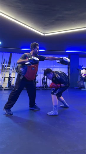 SIDHEEQUE FITNESS TUTORIAL on Instagram: "PAD WORKOUT #padworkboxing #padworkout #padworkout"