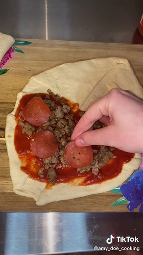 These calzones were so easy and good!! Thanks @Pillsbury !! #food #foodtiktok #cooking #cookingtiktok #easyrecipe #recipe #dinner #Pizza #foodie #pillsbury