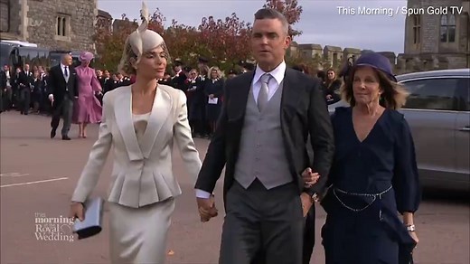 Video: Robbie Williams and wife Ayda Field arrive at royal wedding | Daily Mail Online