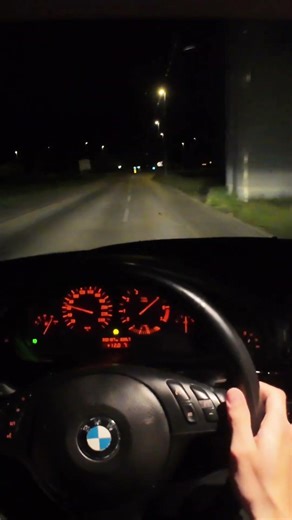 BMW E39 523i POV street drift