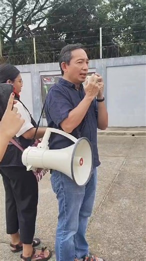 Human Rights Groups, Rep. Tinio Demand Immediate Release of Fil-Am Activist Chantal Anicoche ACT Teachers Party-List Representative Antonio Tinio joined human rights organizations in a program held outside Camp Capinpin to call for the immediate release of Chantal Anicoche, a Filipino-American activist allegedly illegally detained since January 8. Despite the groups’ peaceful attempt to engage in dialogue, the military refused to face them and ignored their appeals. Instead, rallyists were broug