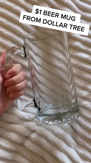 Quick $7 anniversary gift for my boyfriend! #cricut #craft #custom #diy #beer #gift #armouretch #glassetching