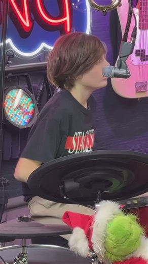 350K views · 80K reactions | Beat It Join us @ Patreon.com/RaizedWrong for Full Length videos, BTS, and more! Become a premium content member on Instagram, Facebook, YouTube. Merch & More - https://linktr.ee/raizedwrong #BeatIt #MichealJacksonBeatIt #80smusic | Raized Wrong Productions | Facebook