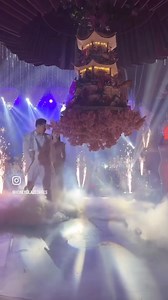 The grand reveal of a chandelier wedding cake. The guests were amazed seeing the couple’s cake descend from the ballroom ceiling. What a beautiful surprise indeed. ❤️ Wedding planner: @labellefete Conceptualization: @labellefete Stylist: @randylazaro_ Photo: @mymetrophoto Host: @max_tiu @marygracekhu Lights: @lxeventspro Graphics : @alwaysinmotionlive Gown: @leoalmodal Choreography: @geraldine.a.uy #honeyglazecakes #caketasting #destinationcakes #customcakesmanila ##debutcakesmanila #debutcakesp