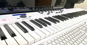 Arturia KeyLab 88 Essentialレビュー 打鍵音軽減！ - 96bit-music