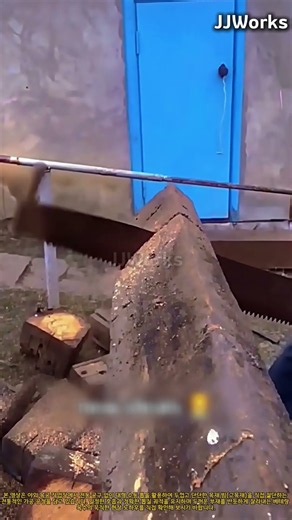 강력한 톱질! 대형 수동 톱을 활용한 두꺼운 고목재 정밀 절단 방법 #woodworking #handsaw #carpentry