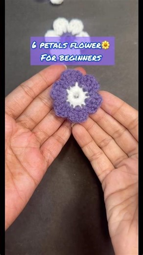 Super easy crochet flower tutorial for beginners 🤩🌸 #shorts #crochet #diy