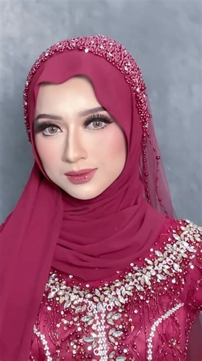 @salwamakeup07 on Instagram: "Makeup by @salw_amakeup |Coach @melldwi.c | Muse @muse_ggita | Attire @melldwi.attire |Hijab do by team melldwi✨ #muacipongkor #muabandungbarat #muacimahi #makeupwedding#trendingreels"