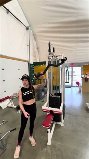 Lat Pull Down Machine