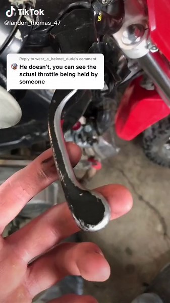 Reply to @wear_a_helmet_dude some one is not pulling it, it’s hooked up to the break lever as you can see #110 #crf110 #pitter #pitbike #honda #crf