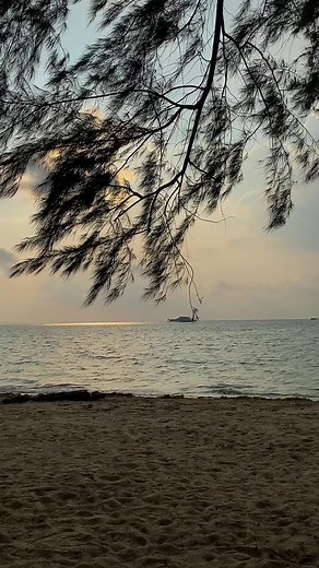 Melancholic Piano Sound | Sunset Beach Instrumental Vibes