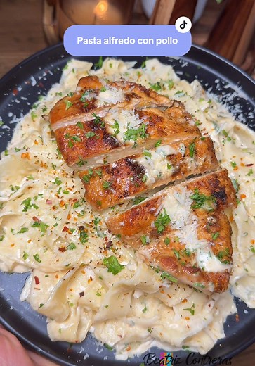 Deliciosa Pasta Alfredo con Pechugas de Pollo