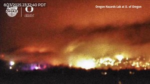 FLAT FIRE TIMELAPSE: This is a 30-minute timelapse of the Flat Fire from the Henkle Butte camera just northeast of Sisters, looking east-southeast during the 11:00 p.m. hour Saturday. (Courtesy: Oregon Hazards Lab at the University of Oregon) | Central Oregon Daily News