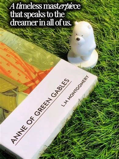 There’s a reason why Anne Shirley has captured hearts for generations. Through her eyes, the world isn't just a place—it’s a canvas of endless possibilities. This English edition brings you closer to the soul of Avonlea with prose that is as beautiful as the green hills themselves. #anne #anneofgreengables #classicbook #books #referencebook