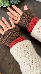 Layering makes every outfit better, and this crochet ruffle cuff is the perfect add-on. Full tutorial on KnitcroAddict YouTube. #crochetoutfit #crochetinspiration | KnitcroAddict