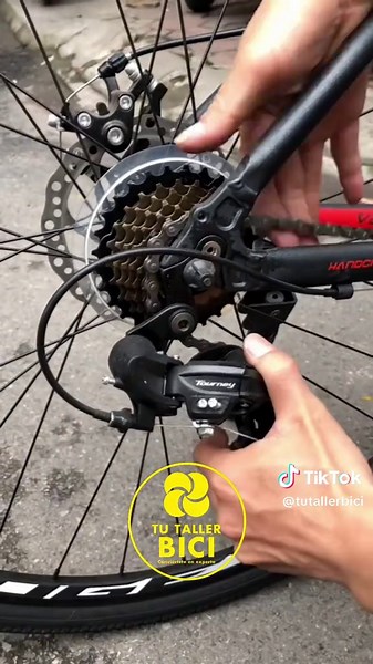 🔩 Muchos ciclistas invierten millones en su bici, pero no saben cómo cuidarla. Aprende lo básico y alarga la vida útil de tu máquina. ⚙️🚲 Enlace en la biografía. #AventuraEnBicicleta #CursoEnLínea No dejes que una bicicleta descompuesta te detenga. ❌ 🚲💪🤑 ¡Regístrate AHORA y conviértete en un experto en mecánica de bicicletas! 🌟🔧 . . Comenta // YO QUIERO // para acceder a nuestro curso online y descubre todos los secretos para mantener tu bicicleta en perfecto estado. 💯🔩 . . 🎥 Síguenos 