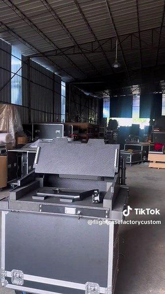 Flight case for MA3 command wing on PC!! #flightcase #roadcase #grandma #honecase #honecases #cableflightcases #audioflightcase #factorywork #flightcasecustom #speakercasemanufacturer #foryou