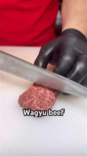 Cutting Wagyu beef #yakiniku #wagyu #焼肉