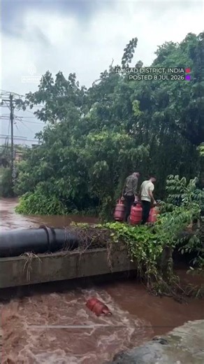 India floods sweep away thousands of gas cylinders