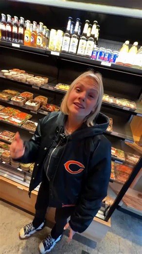 Diese spicy Tuna Roll! 🤤🍣 📍Next to Kuchi *Hinweis: Dieses Restaurant ist aktuell kein Partner in der NeoTaste App. Wir zeigen euch einen Mix aus coolen Foodspots und Neueröffnungen - in und außerhalb der App! #berlinfood #711 #sushi #foodie #neotaste / Anzeige | NeoTaste