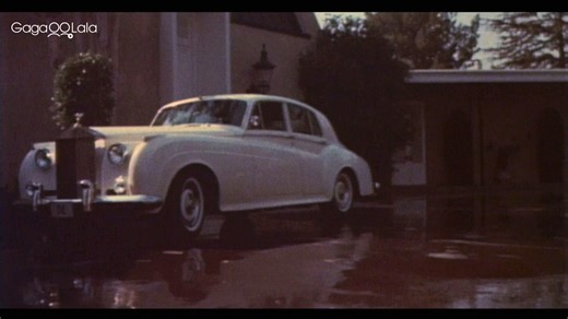 🎞 "Dinah East" In 1950s Hollywood, a glamorous movie diva is revealed to be a man after his death. The film proceeds to tell his story of his relationships with friends and intimates, including a lesbian wardrobe designer, a gay matinee idol (whom he has an affair with), a protective lawyer, and a washed-up prize fighter. 𝗪𝗮𝘁𝗰𝗵 𝗵𝗲𝗿𝗲▶ https://bit.ly/3KD5eyD 🌎 Worldwide ​ 🌈Queer up your TV with our new APP: https://bit.ly/3VF27fX ​ #GagaOOLala #BL #GL #gay #LGBTQ #queer #transgender #p